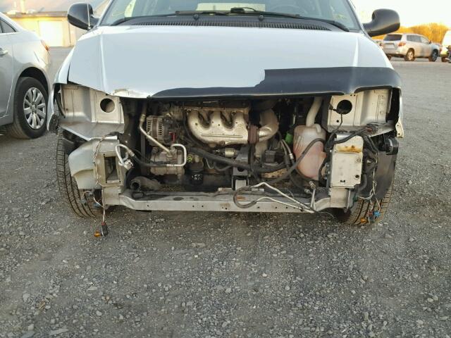 2A8GP64L27R115287 - 2007 CHRYSLER TOWN & COU 银色 照片 9