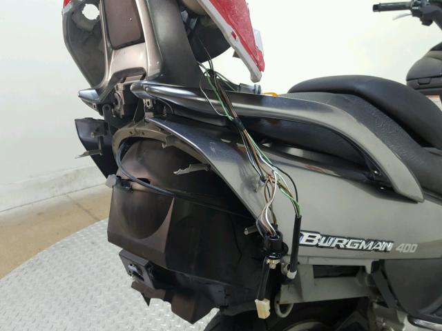 JS1CK43A662101098 - 2006 SUZUKI AN400 K3 SILVER photo 18