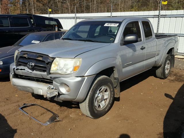 5TETX62N36Z154098 - 2006 TOYOTA TACOMA PRE SILVER photo 2