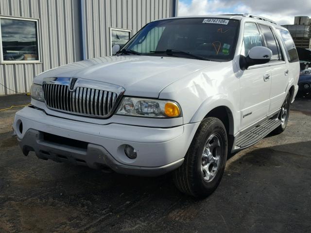 5LMFU28R02LJ11381 - 2002 LINCOLN NAVIGATOR 白色 照片 2