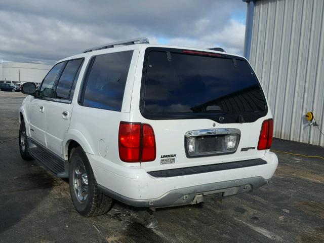 5LMFU28R02LJ11381 - 2002 LINCOLN NAVIGATOR 白色 照片 3