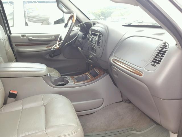 5LMFU28R02LJ11381 - 2002 LINCOLN NAVIGATOR 白色 照片 5