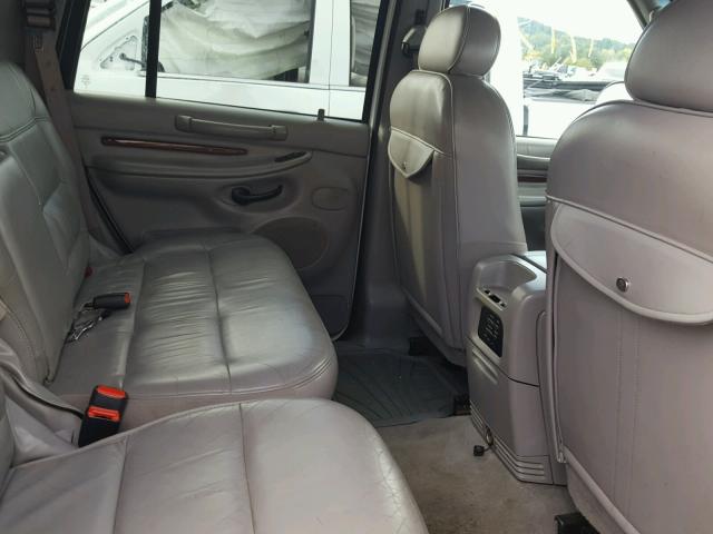 5LMFU28R02LJ11381 - 2002 LINCOLN NAVIGATOR 白色 照片 6