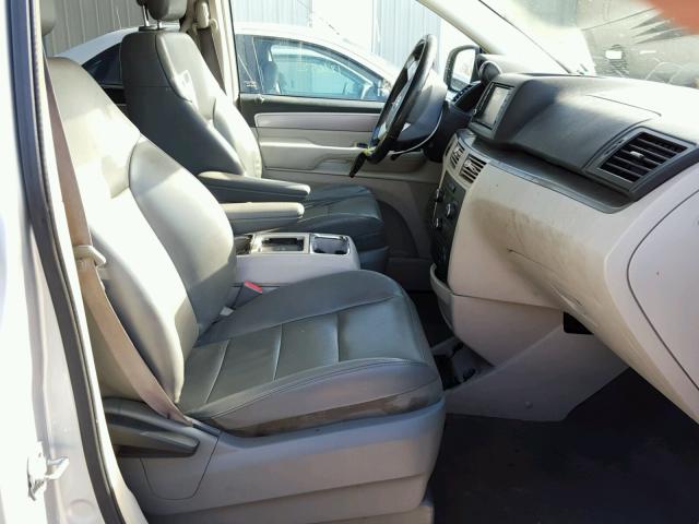 2V4RW5DX1AR295374 - 2010 VOLKSWAGEN ROUTAN SEL SILVER photo 5