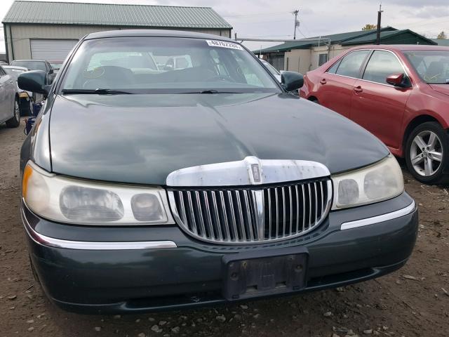 1LNHM81W7XY705720 - 1999 LINCOLN TOWN CAR E GREEN photo 9