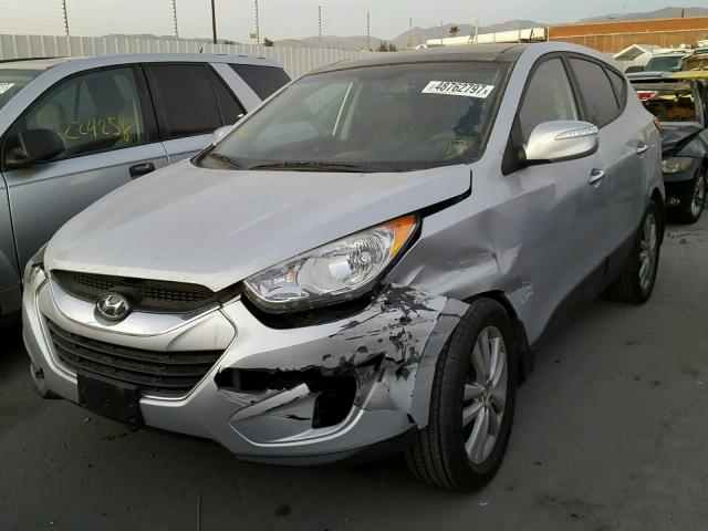 KM8JU3AC0DU637662 - 2013 HYUNDAI TUCSON GLS SILVER photo 2