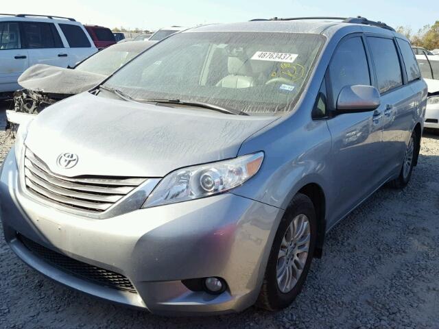 5TDYK3DCXBS060404 - 2011 TOYOTA SIENNA XLE BLUE photo 2