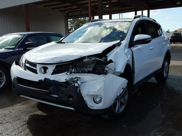 2T3WFREV8FW183024 - 2015 TOYOTA RAV4 XLE WHITE photo 2