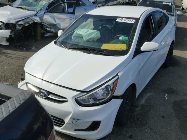 KMHCT4AE4GU007120 - 2016 HYUNDAI ACCENT SE WHITE photo 2