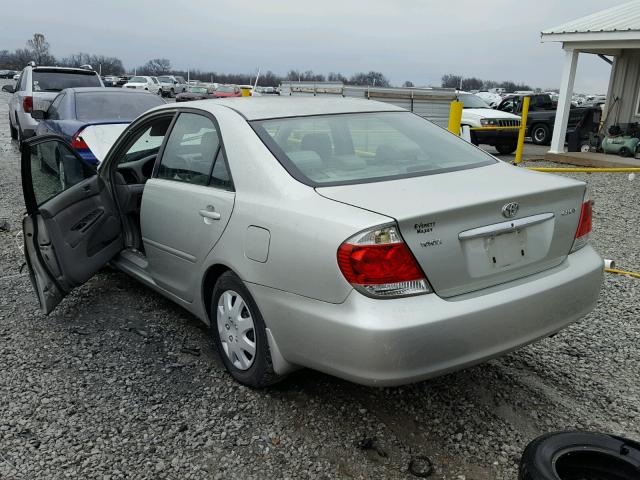 JTDBE32KX53013371 - 2005 TOYOTA CAMRY LE SILVER photo 3