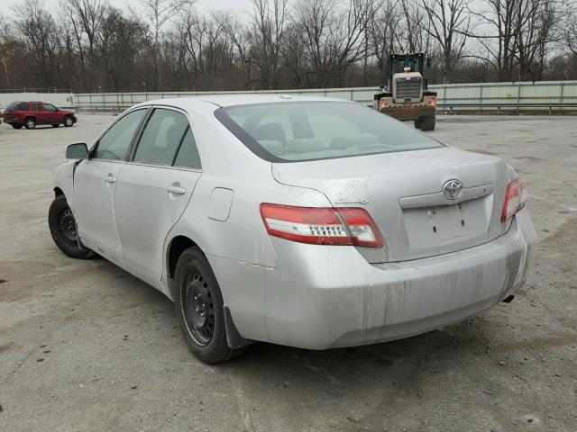 4T1BF3EK4BU600045 - 2011 TOYOTA CAMRY BASE SILVER photo 3