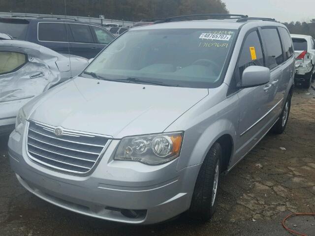 2A4RR5DX3AR328841 - 2010 CHRYSLER TOWN & COU SILVER photo 2