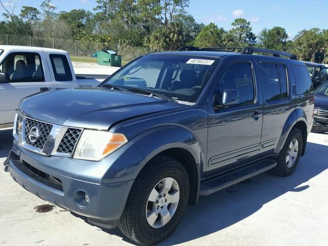 5N1AR18U55C790677 - 2005 NISSAN PATHFINDER GRAY photo 2