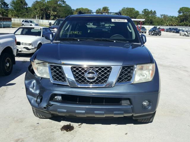 5N1AR18U55C790677 - 2005 NISSAN PATHFINDER GRAY photo 9