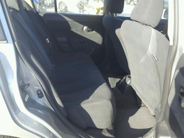 3N1BC13E07L360415 - 2007 NISSAN VERSA S GRAY photo 6