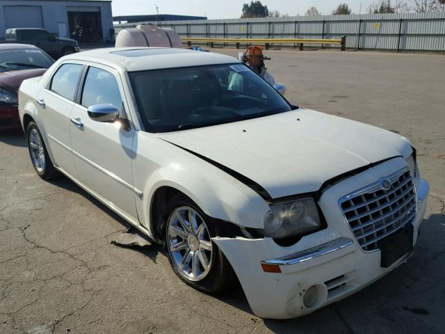 2C3AA63HX5H693530 - 2005 CHRYSLER 300C CREAM photo 1