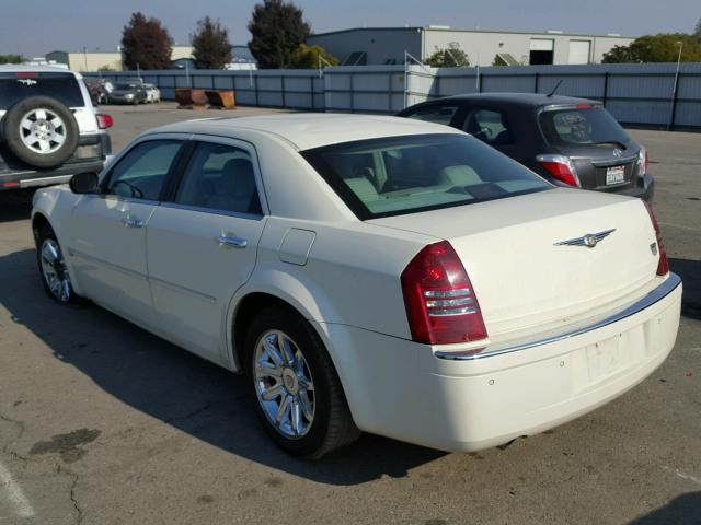 2C3AA63HX5H693530 - 2005 CHRYSLER 300C CREAM photo 3