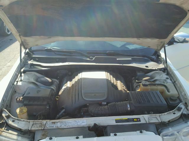 2C3AA63HX5H693530 - 2005 CHRYSLER 300C CREAM photo 7