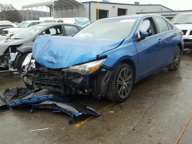 4T1BF1FK5GU567647 - 2016 TOYOTA CAMRY LE BLUE photo 2