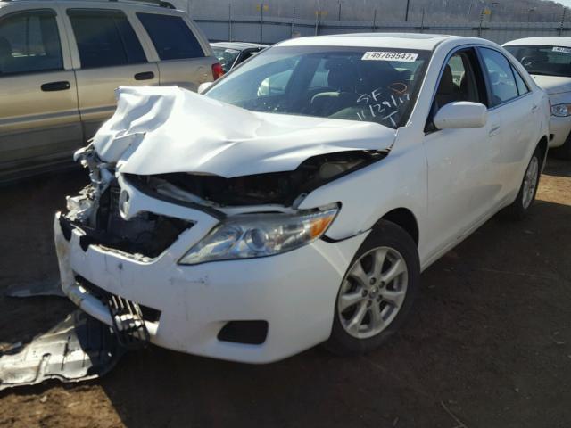 4T1BF3EK5BU746860 - 2011 TOYOTA CAMRY BASE WHITE photo 2