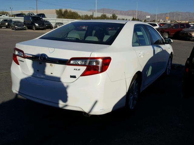 4T1BD1FK1EU113205 - 2014 TOYOTA CAMRY HYBR WHITE photo 4