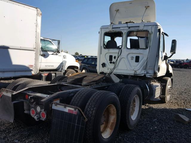 1FUJGEDV6CSBD9729 - 2012 FREIGHTLINER CASCADIA 1 WHITE photo 4