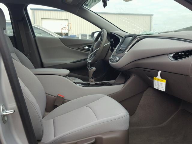 1G1ZB5ST1HF288635 - 2017 CHEVROLET MALIBU LS ვერცხლისფერი ფოტო 5