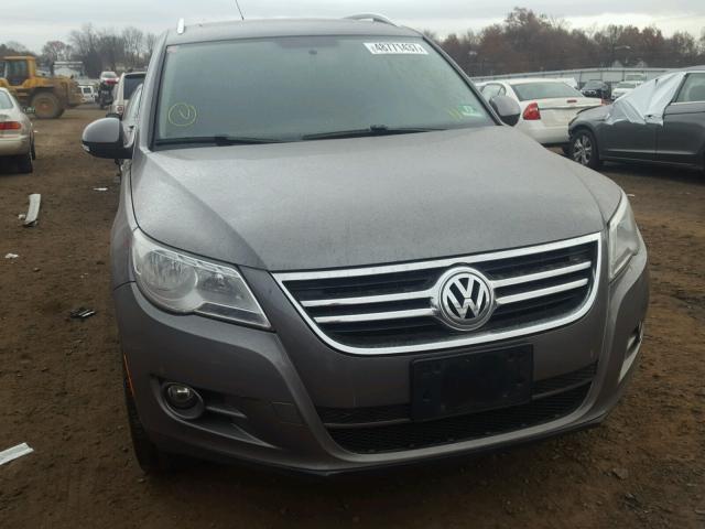 WVGBV7AX0AW521132 - 2010 VOLKSWAGEN TIGUAN SE GRAY photo 9