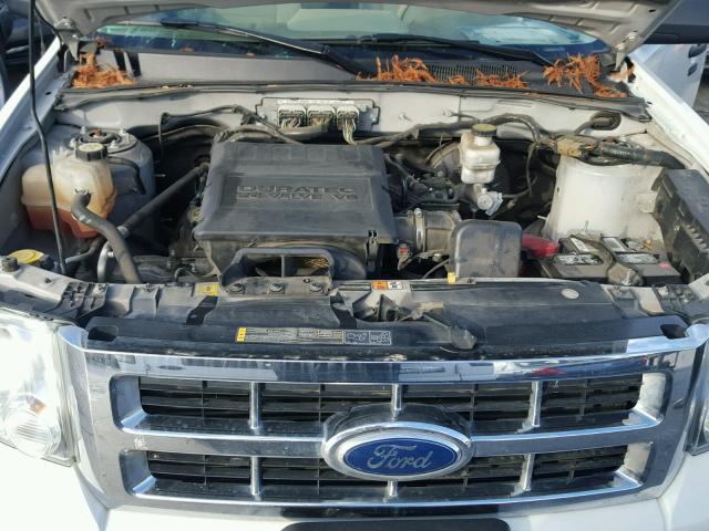 1FMCU0DG8BKB92358 - 2011 FORD ESCAPE XLT CREAM photo 7