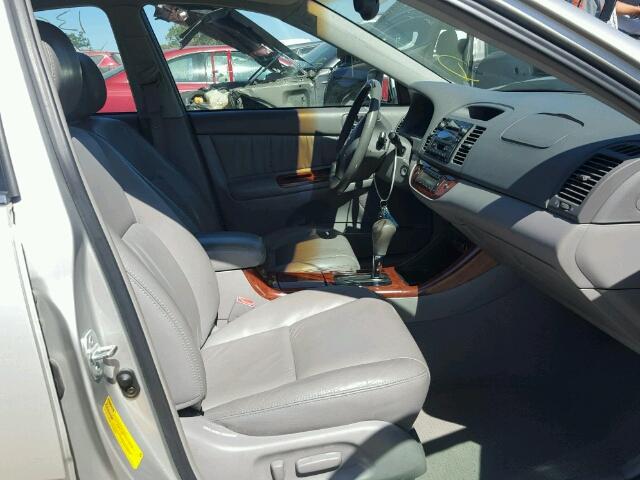 4T1BF30K83U559606 - 2003 TOYOTA CAMRY LE ნაცრისფერი ფოტო 5