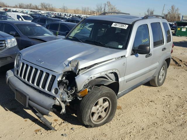 1J4GL48K15W716004 - 2005 JEEP LIBERTY SP SILVER photo 2