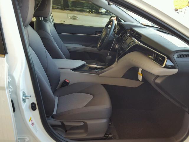 JTNB11HK2J3007495 - 2018 TOYOTA CAMRY L 白色 照片 5