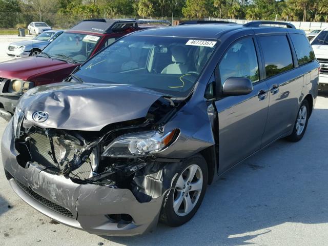 5TDKK3DC0GS700410 - 2016 TOYOTA SIENNA LE GRAY photo 2