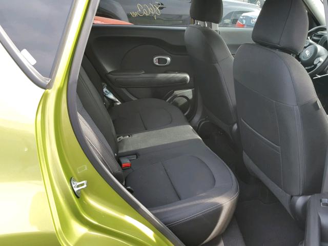 KNDJP3A57H7887532 - 2017 KIA SOUL + GREEN photo 6