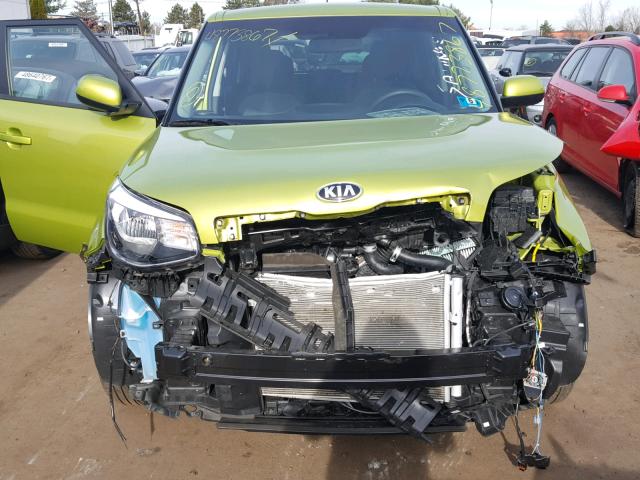 KNDJP3A57H7887532 - 2017 KIA SOUL + GREEN photo 9