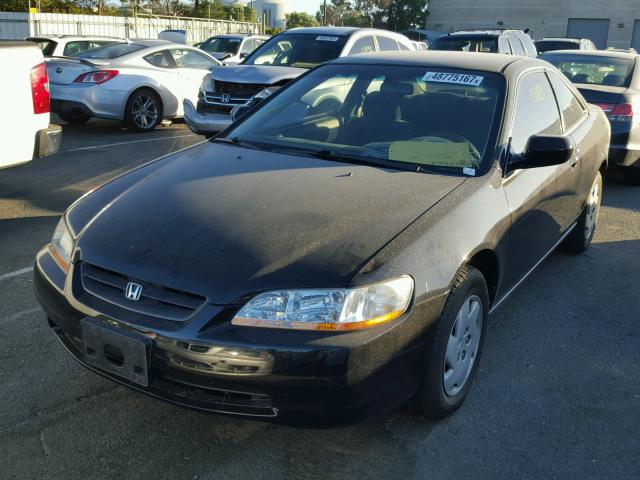 1HGCG2240YA023516 - 2000 HONDA ACCORD LX BLACK photo 2