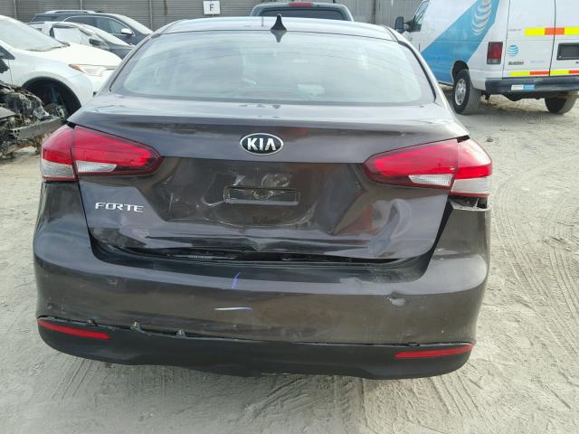 3KPFK4A75HE132598 - 2017 KIA FORTE LX BROWN photo 9