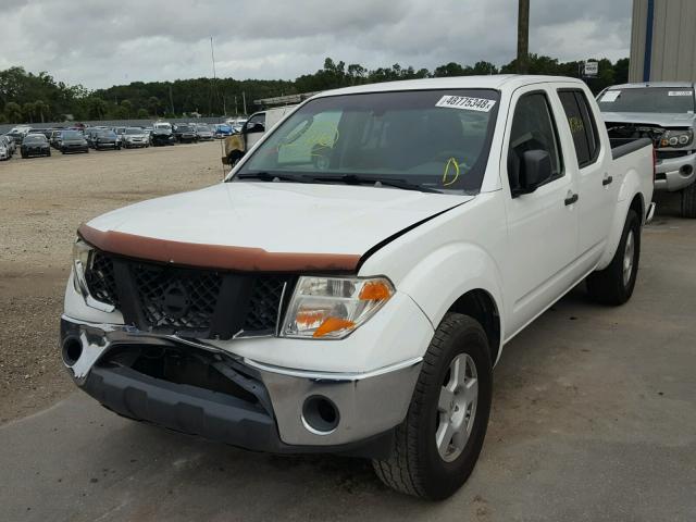 1N6AD07UX5C455121 - 2005 NISSAN FRONTIER C WHITE photo 2