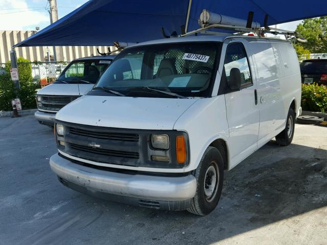 1GCFG25W811155230 - 2001 CHEVROLET EXPRESS G2 WHITE photo 2