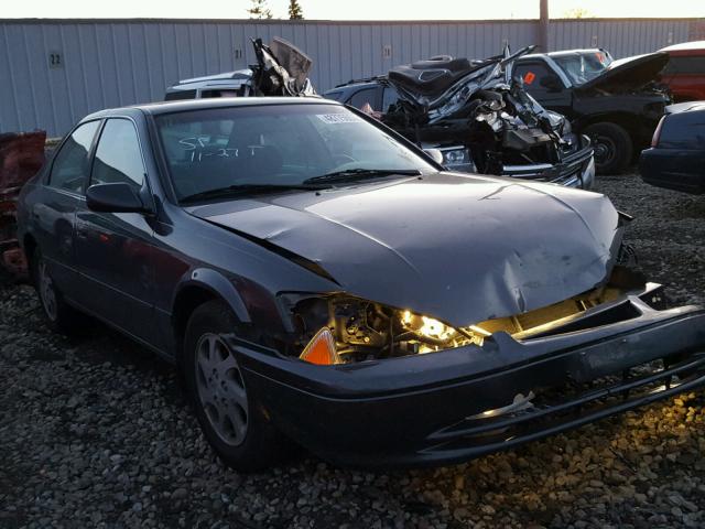 JT2BG22KXY0470538 - 2000 TOYOTA CAMRY CE GRAY photo 1