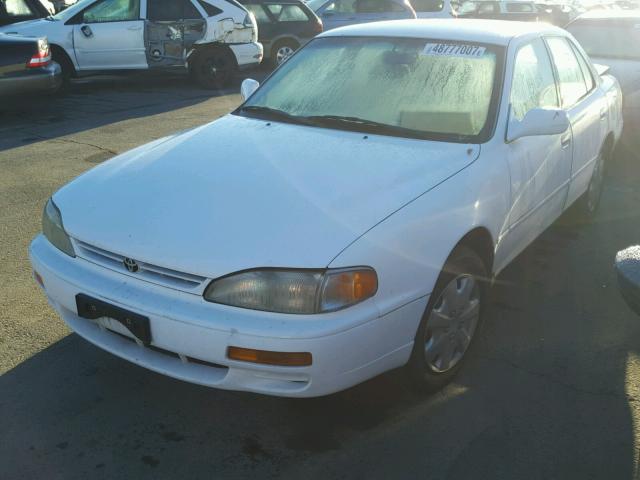 JT2BF12K1T0176886 - 1996 TOYOTA CAMRY LE WHITE photo 2