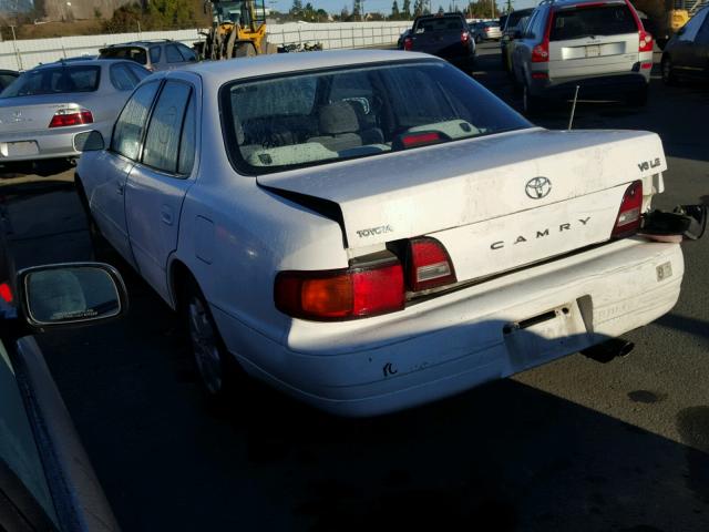 JT2BF12K1T0176886 - 1996 TOYOTA CAMRY LE WHITE photo 3