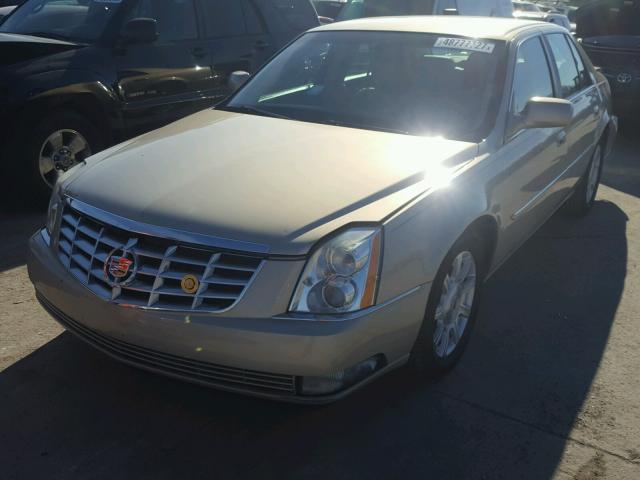 1G6KD57Y88U107813 - 2008 CADILLAC DTS TAN photo 2