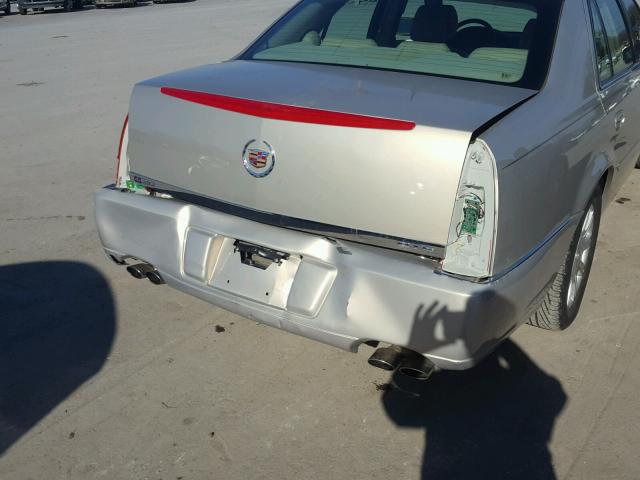 1G6KD57Y88U107813 - 2008 CADILLAC DTS TAN photo 9