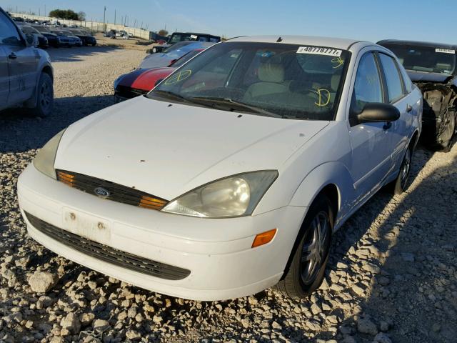 1FAFP34PX2W120652 - 2002 FORD FOCUS SE WHITE photo 2