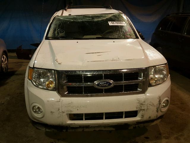 1FMCU9D79AKC17030 - 2010 FORD ESCAPE XLT WHITE photo 9