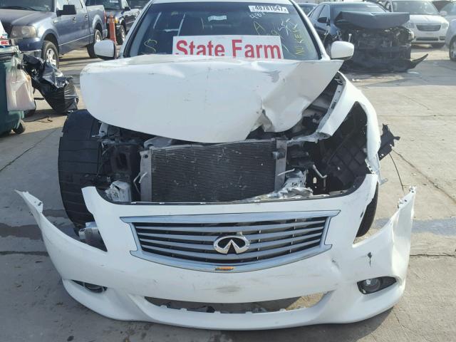 JN1CV6AR4FM651490 - 2015 INFINITI Q40 WHITE photo 9