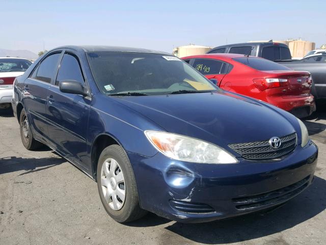 JTDBE32KX20047663 - 2002 TOYOTA CAMRY LE BLUE photo 1