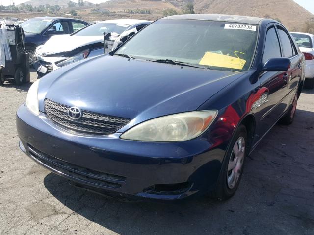 JTDBE32KX20047663 - 2002 TOYOTA CAMRY LE BLUE photo 2