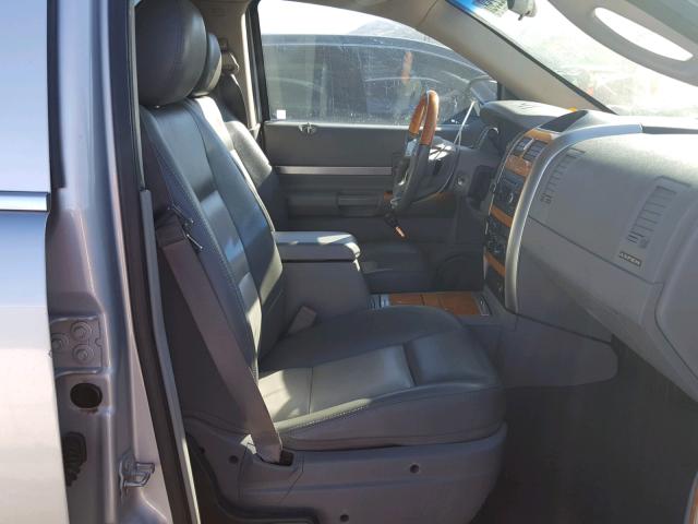 1A8HX58N68F156945 - 2008 CHRYSLER ASPEN LIMI 银色 照片 5